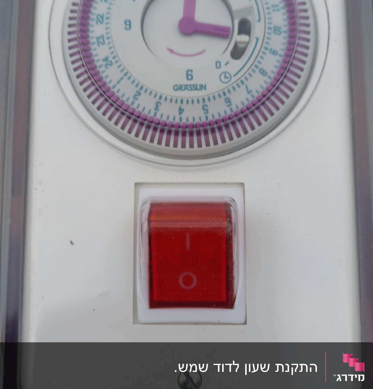 שעון טיימר חשמלי עם מתג אדום